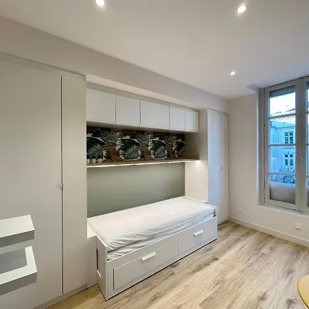 Cocon Bressigny T1 Centre-ville Wifi Апартаменты *
